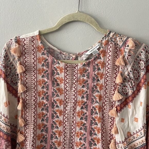 American Eagle Women’s Small Boho Chic Embroidered Tassel Detail top - Picture 6 of 10